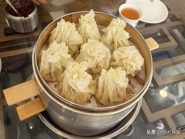 内蒙出发新疆，往返22天，5个人吃饭花4687元，网友问每天吃糠吗