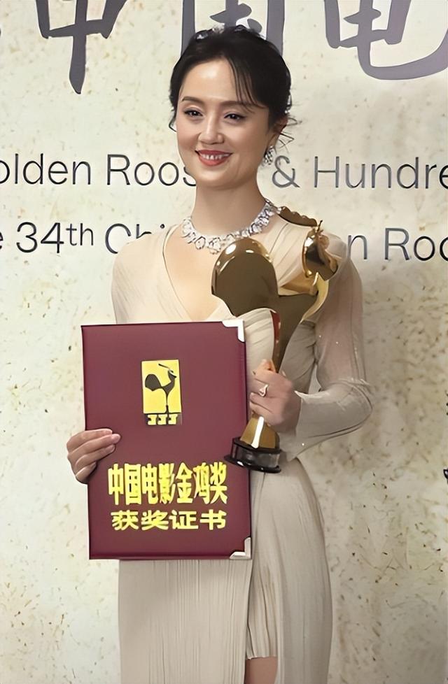 结婚19年痛失爱妻，辛柏青近况引人担忧，好友透露：不见任何人