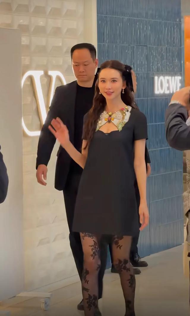 用力过猛!51岁林志玲打扮“日系”现身上海,网友:又老又年轻