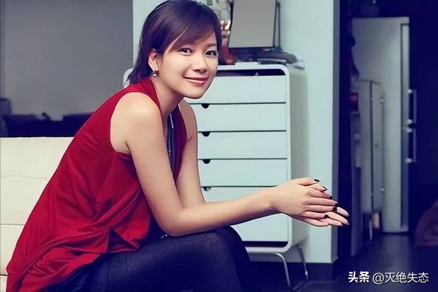 从19岁开始男人不断，半百了还没玩够，“风流才女”徐静蕾现形记