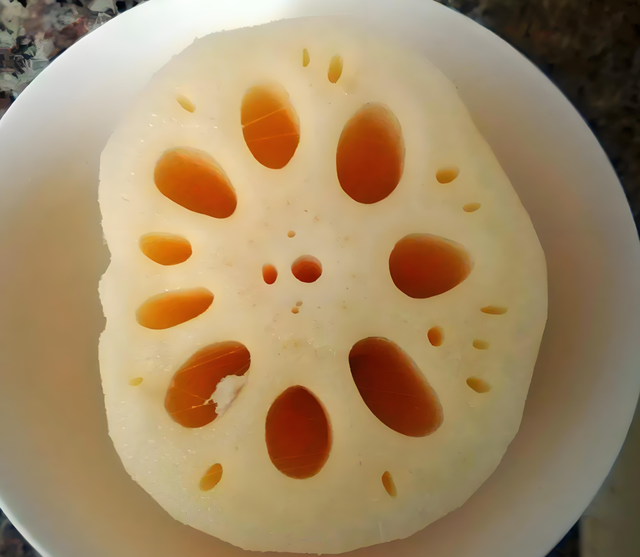 炖排骨别总放玉米胡萝卜，换这几样小食材，味道更棒还特滋养