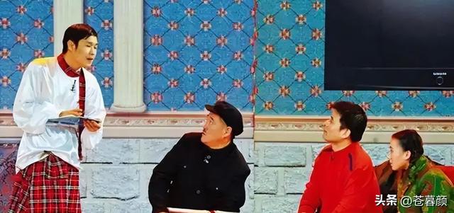 有钱有什么用？68岁赵本山近况曝光，三人打伞伺候，女儿是心头病