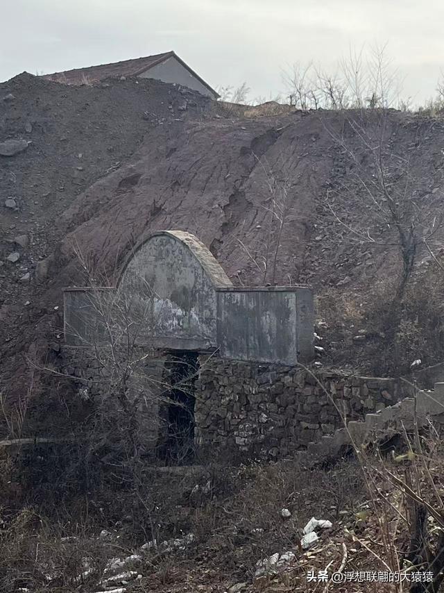 莱芜苗山镇铜山村里的汉代铜矿洞