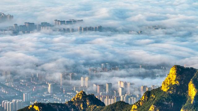泰山云海之上的天地交响
