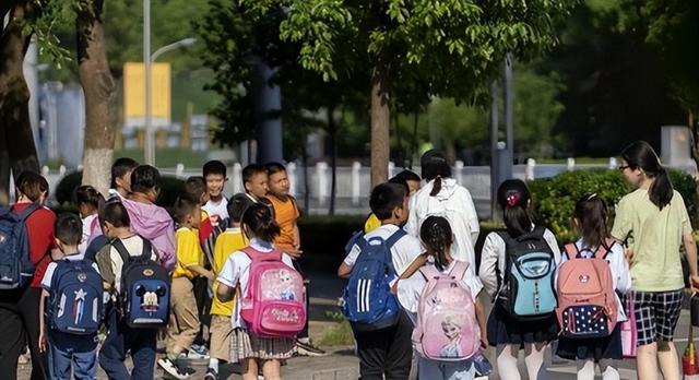 全国出生人口断崖：21年1062万人	，24年954万，25年令人意想不到