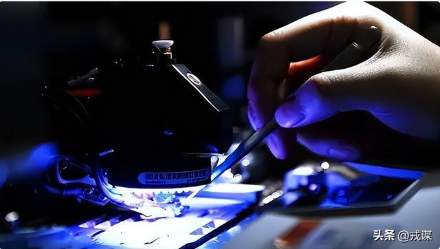 算力垄断破防！中国算法逆袭美国芯片政策秒变笑话，中国拿捏H20