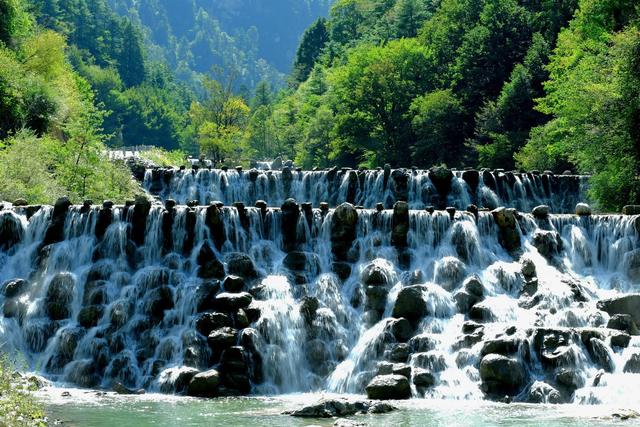 行摄甘南(3) -- 官鹅沟：瀑落千岩，绿染仙境