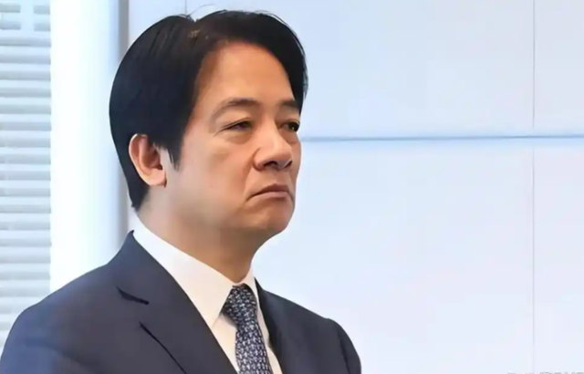 解放军已进台海，赖清德准备逃跑？上万亿资产提前转移美国