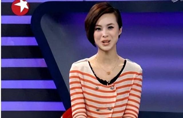 她是央视最美主持，24岁嫁42岁丈夫，婚后对患病丈夫不离不弃
