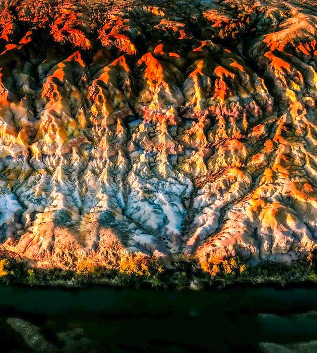 五彩山河 新疆布尔津