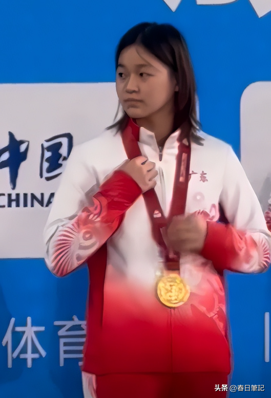 央视怒赞！全红婵刚复出就夺冠	，领奖台上的一个举动更让人泪目