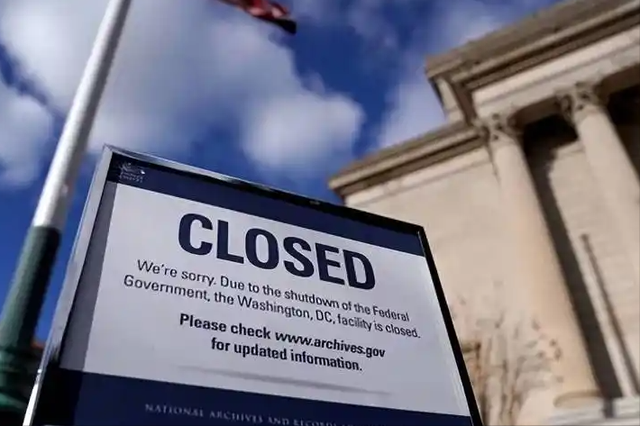 美波音货机坠毁，现场浓烟滚滚；美政府关门35天酿成了航空悲剧？