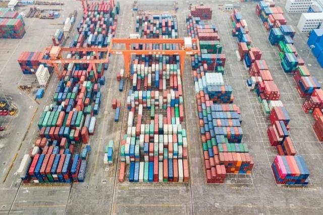 经济崩了，盟友全跑了	，和中国决裂的欧洲小国，现在想找中国填坑