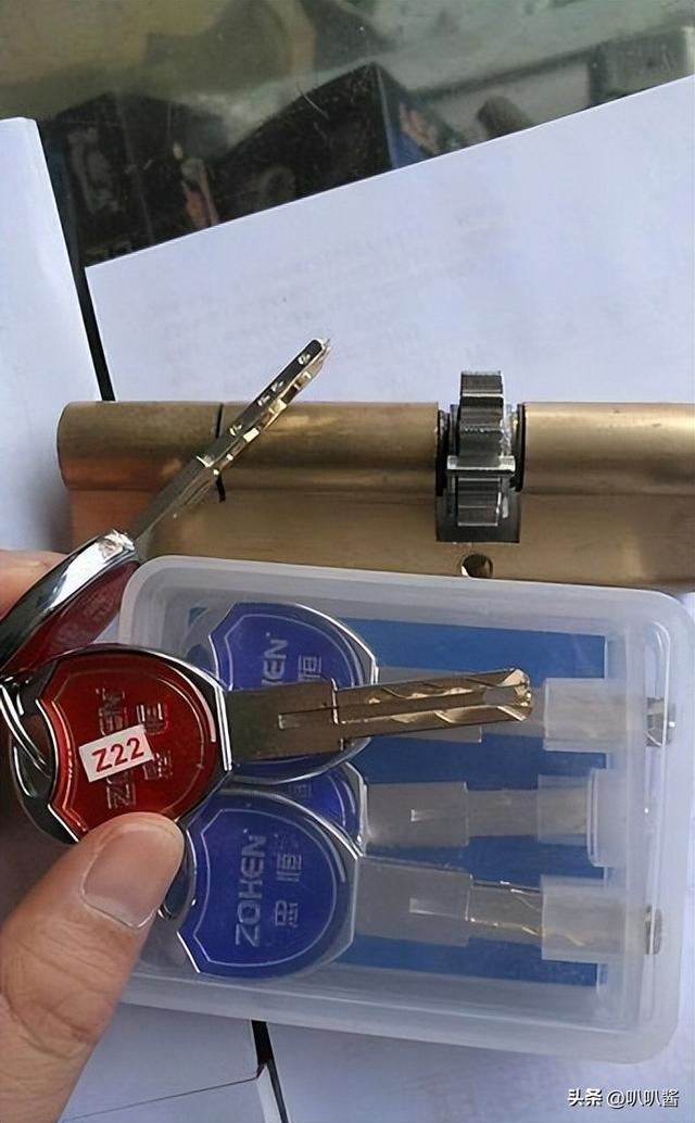 "指纹锁"正逐渐退出中国家庭？听开锁师傅说完，我才恍然大悟！