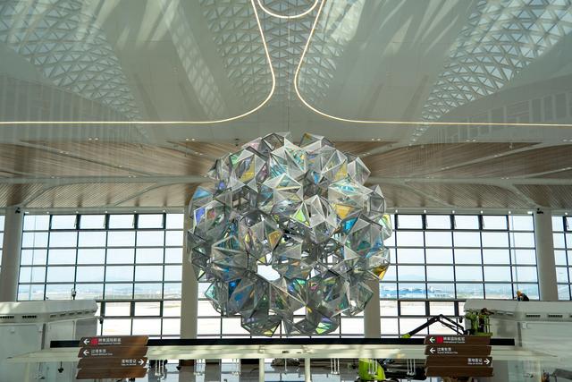 广州白云T3航站楼启用：全国最大单体机场诞生，岭南花城新地标