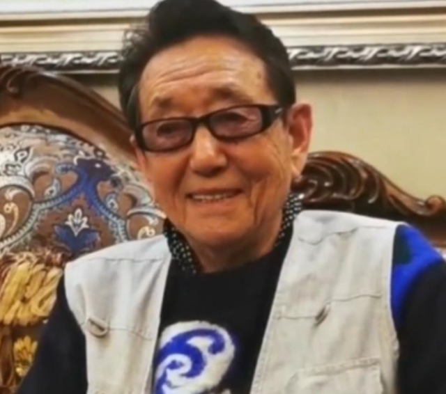 杨振宁离世前状态曝光！曾摔倒致脊柱骨裂住进医院，翁帆早有察觉