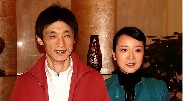 她是国家一级女演员，多次给坐轮椅丈戴绿帽，如今儿子也是演员