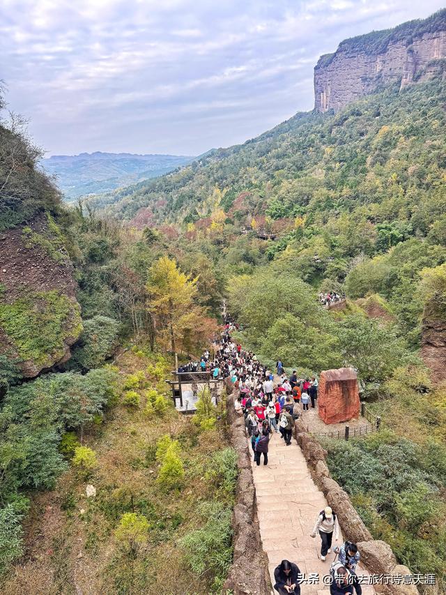 剑门关景区探寻古人入关的足迹