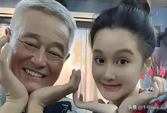 再有钱有啥用？68岁赵本山近况曝光，三人打伞伺候，女儿成心头病