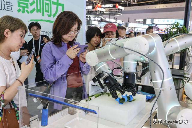 AI“三观”引争议！在它的解读里，人类看到了机器的傲慢与偏见