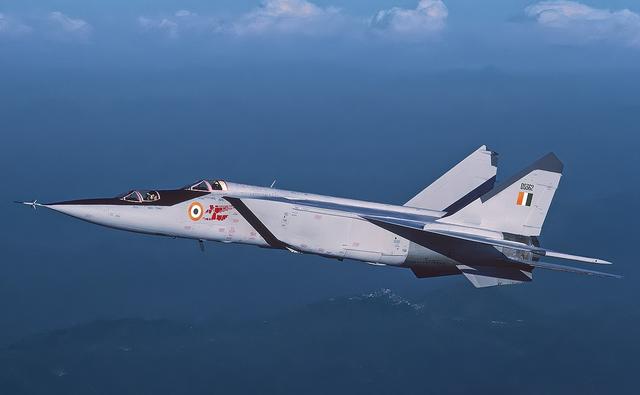 攻不了也守不住！中国空军在西藏上空，足足被印度空军欺负了40年