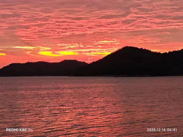 到沙头角看海上日出