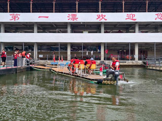 鸭绿江上羊鱼石，一筏漂过中朝千年