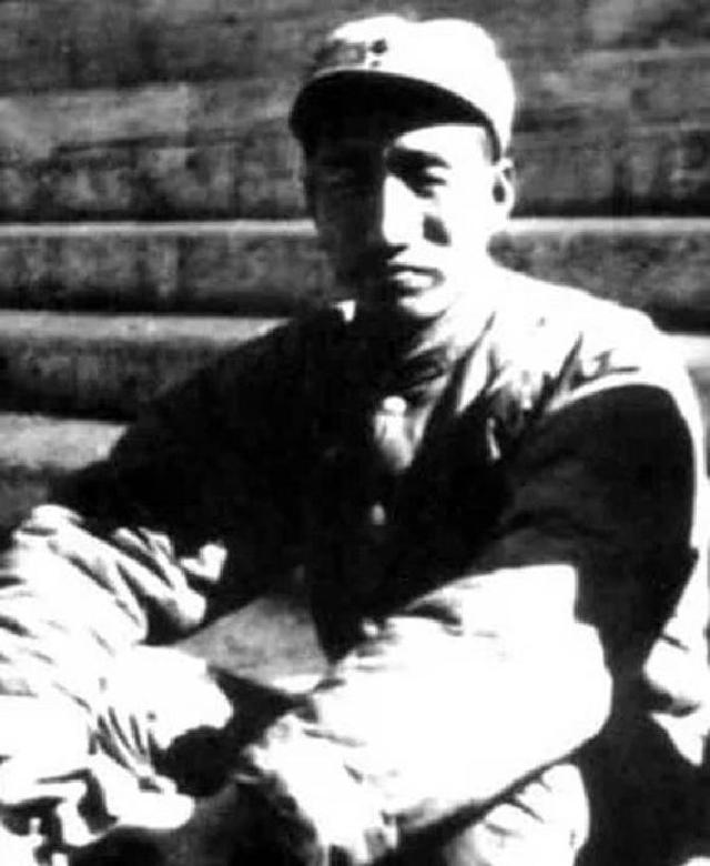 她是开国元帅的夫人，一生却培养出四名将军，自己也官至上校！