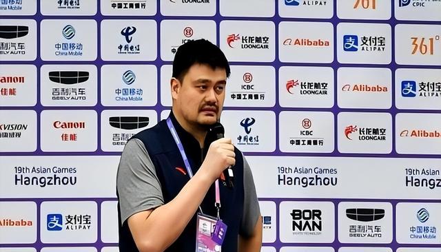 4亿换一个梦，“辞职”蓝协主席的姚明，已经走上了另一条路