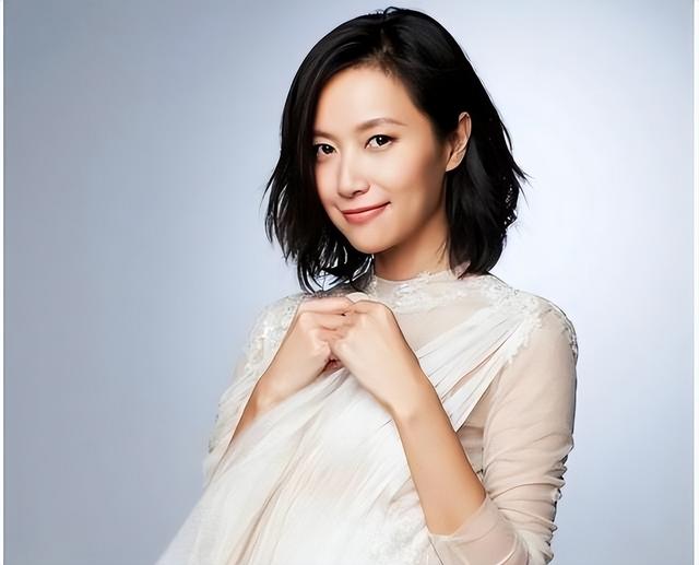 从19岁开始男人不断，半百了还没玩够，“风流才女”徐静蕾现形记