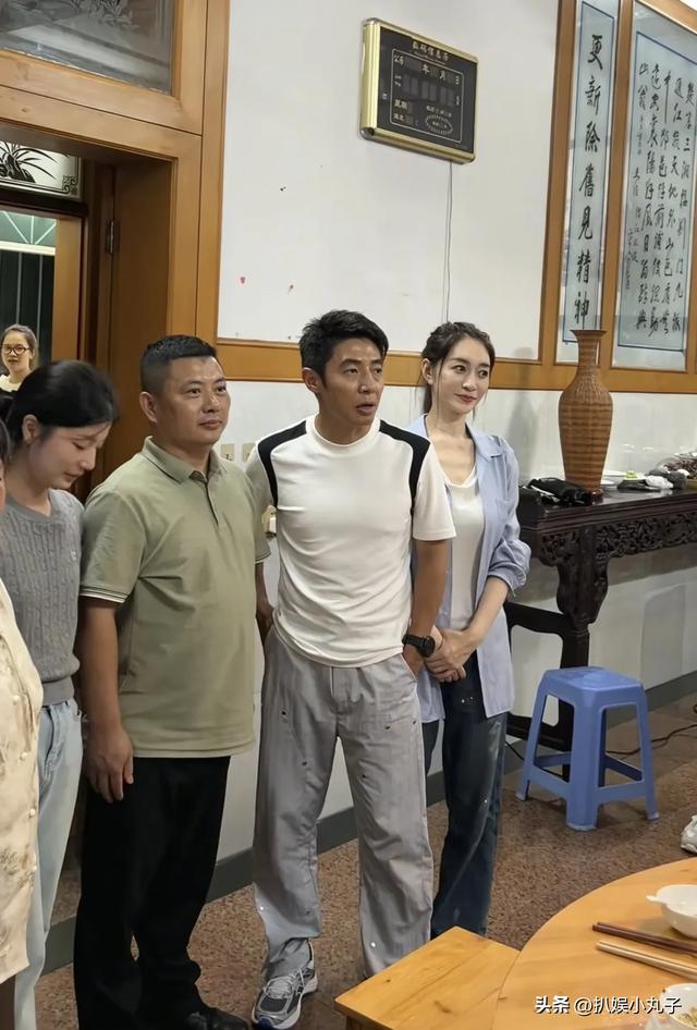李小冉快50岁了还这么丰满，瘦却很有料，让人好奇她是怎么做到的