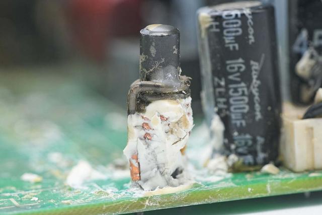 重达18斤的大块头，内部全是灰，麦格米特15kW充电模块拆解