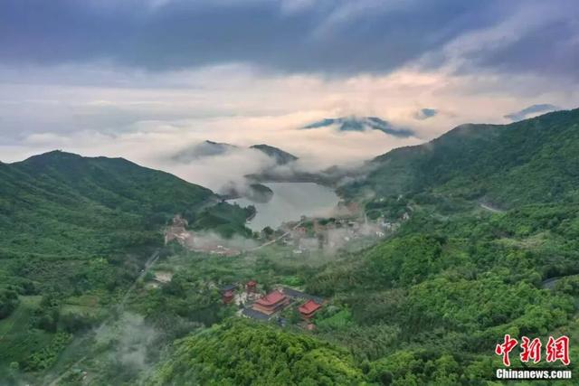 人这一辈子，一定要去爬一趟金华山！