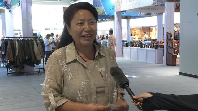 市民游客畅游文博会场馆 E馆F馆多元文化展魅力