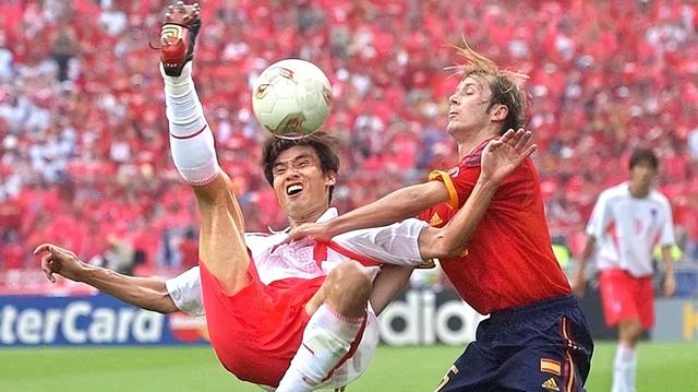 2002年世界杯，韩国队连黑意大利西班牙！诠释了何为韩国体育精神