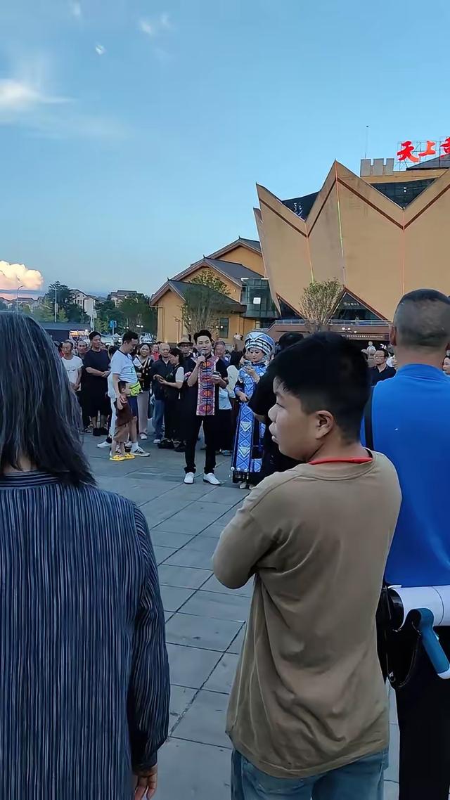 黄水景区靠“民族文化”出圈，这波操作此网红打卡点高明多了！