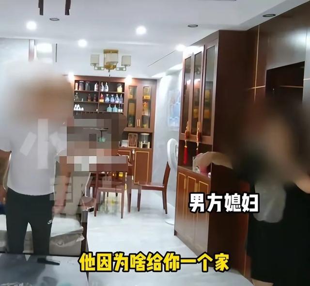 男子骗50岁大妈30万，发生关系后让其与妻子同住，称：给她一个家