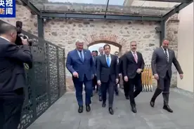 时隔3年，俄罗斯和乌克兰终于谈上了！特朗普、普京、泽连斯基都缺席，重启的和谈雷声大雨点小图片