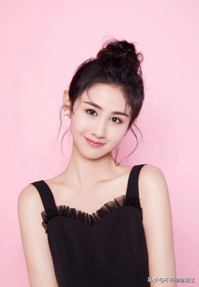 南京理工大学校花 万雨晗 拥有175cm超模身材和天使脸庞 好迷人