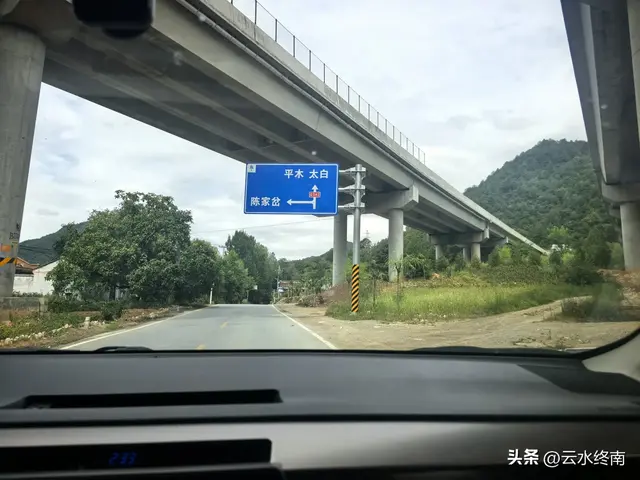 驱车走秦岭大梁高山草甸“风车天路”，走了那么长的路，值不值？