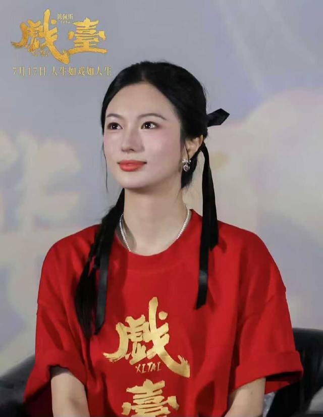 女演员比脸蛋、身材更重要的是什么，看《戏台》25岁六姨太就知道