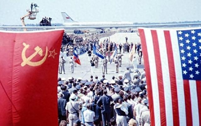 美国能熬死苏联，同理也能打败中国？李显龙说了句公道话，很中肯