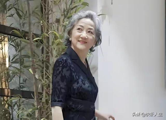 上海71岁老太卖房自驾旅游 , 9年没回家 , 坦言：不会给亲人留一分钱
