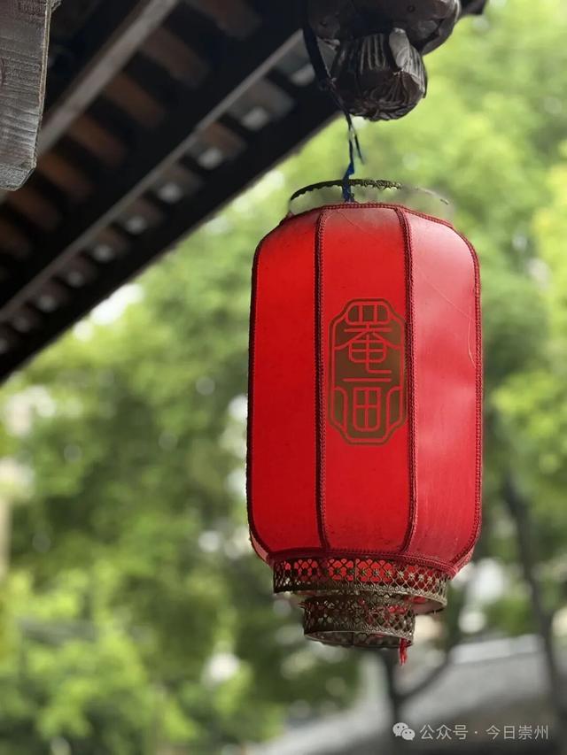 来正东街，尝枇杷茶煮的五花肉......