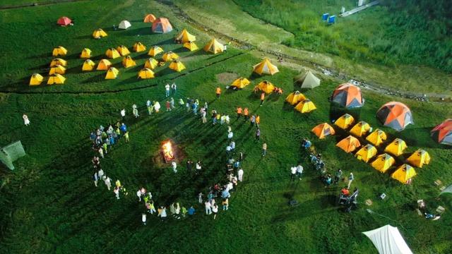 照金第二届观星露营开启招募，抓住暑假的尾巴，解锁微凉夏日