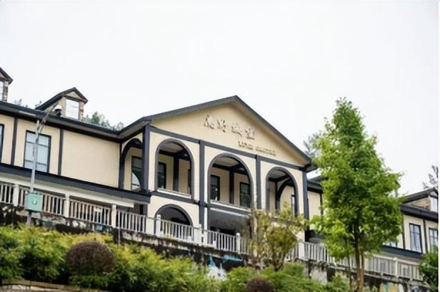 云崖伴暖汤 邂逅冰雪盛景与疗愈时光丨秋假游乡村②