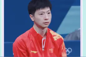 法国小男孩拿到马龙签名，情绪值拉满，网友：没有人可以拒绝马龙图片