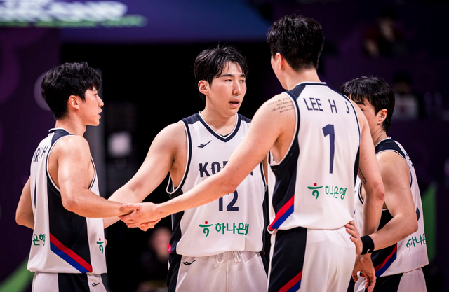 男篮亚洲杯爆冷！86-97：上届亚军轰然倒下，他们投疯了：22记3分
