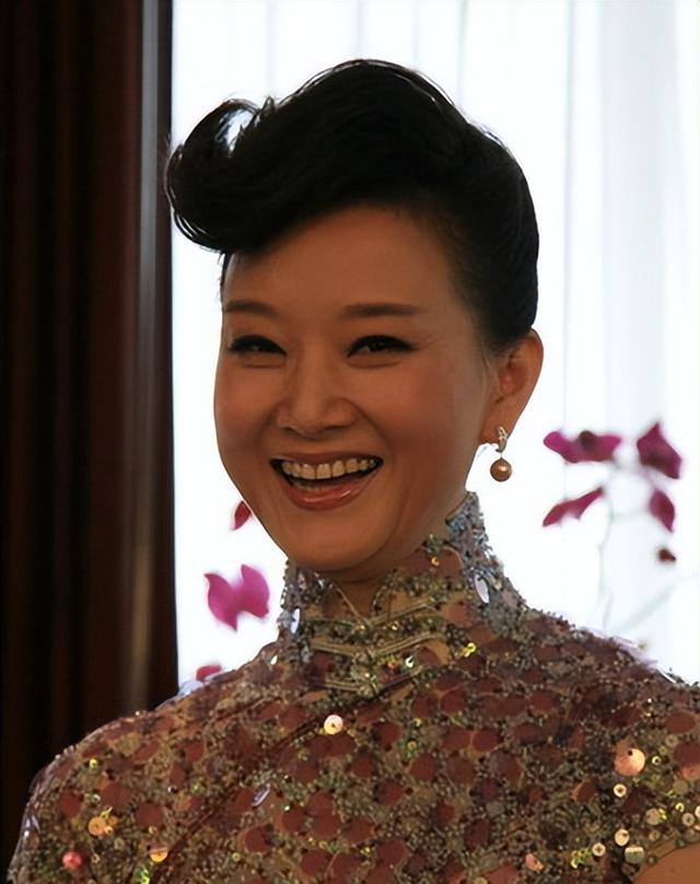 宋祖英和老友在北京观看京剧《穆桂英挂帅》