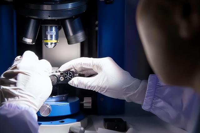 特朗普最担心的事，还是发生了，中方稀土是否放开，终于给了准话